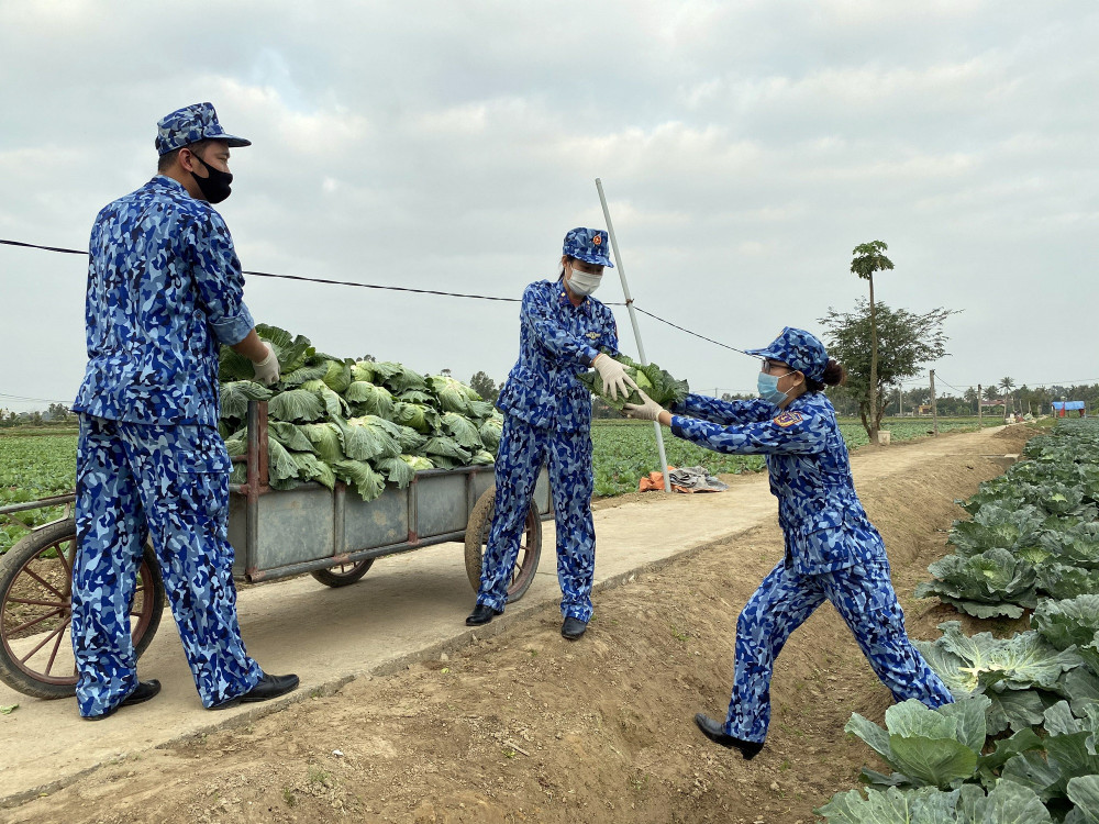 Chuyến xe chở nặng nghĩa tình